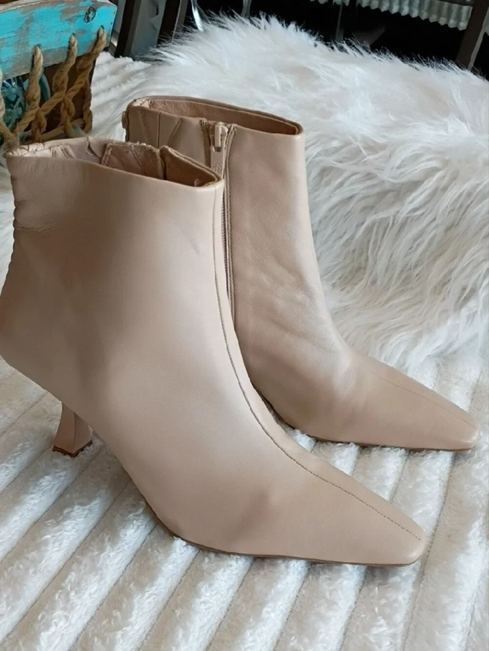 Donald J. Pliner Baltmorsp Light Beige Pointed-Toe Ankle Booties 9.5